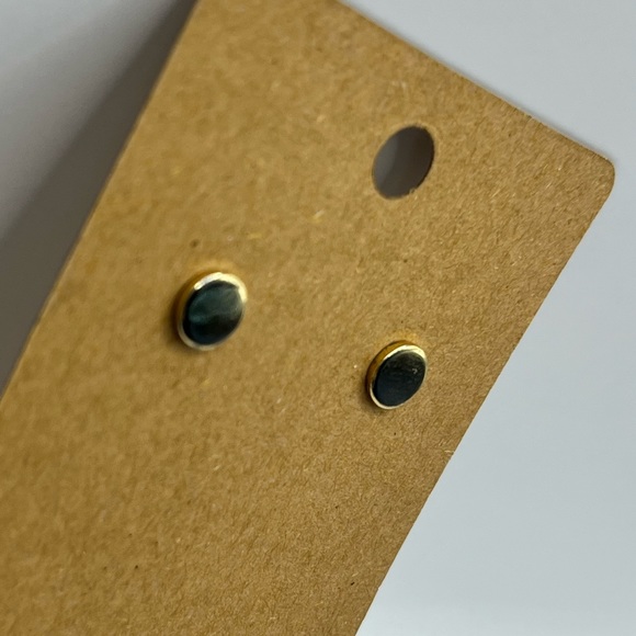 Gold colored stud earrings - Picture 6 of 7